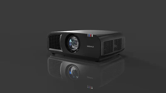 Máy chiếu 4K DLP 12000-Lumen với tầm bắn ngắn cho rạp chiếu ngoài trời lớn
