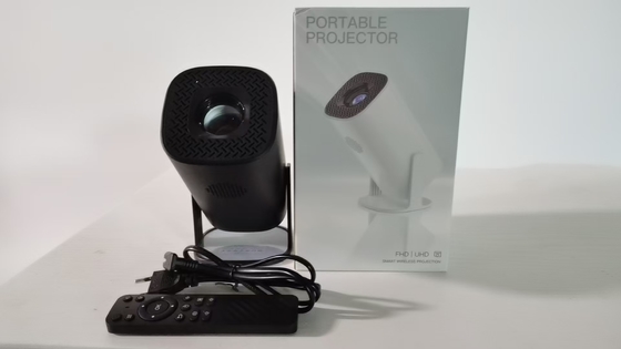 Máy chiếu FLYIN P30 4K 1080P di động cho rạp chiếu phim gia đình và rạp chiếu phim màu đen trắng
